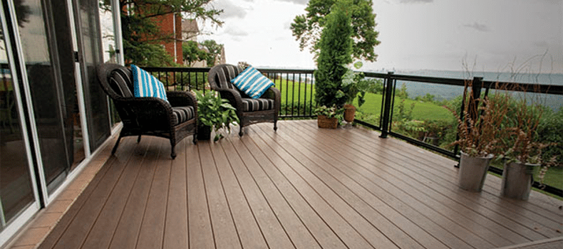 Deck sintetico ancho y de gran espesor hecho con material de calidad para gran duración  | Ambience